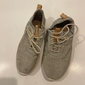 Tom’s sz 8 gray shoes